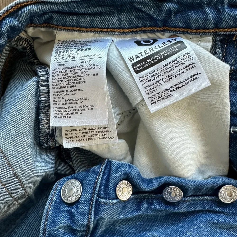 Levi’s Wedgie Size 28 - Picture 6 of 9